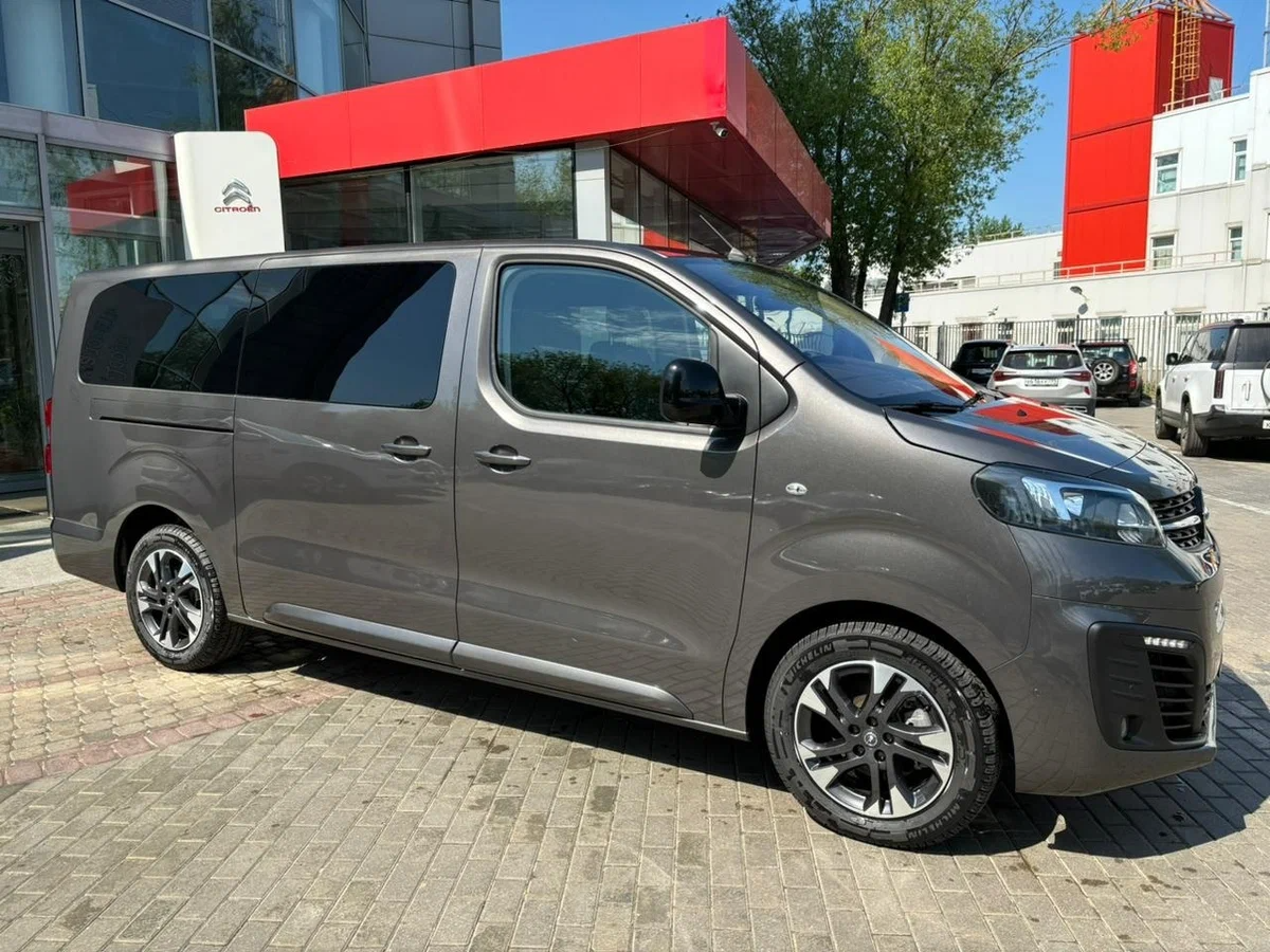 Opel Zafira 9 Seats