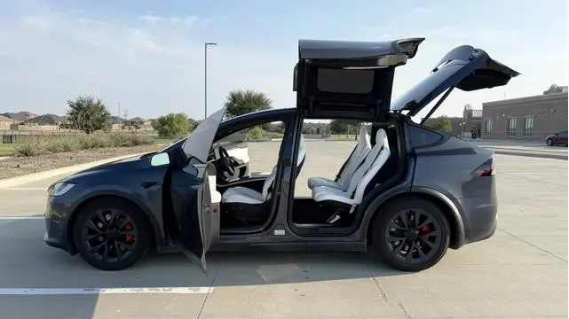 Tesla Model X Plaid